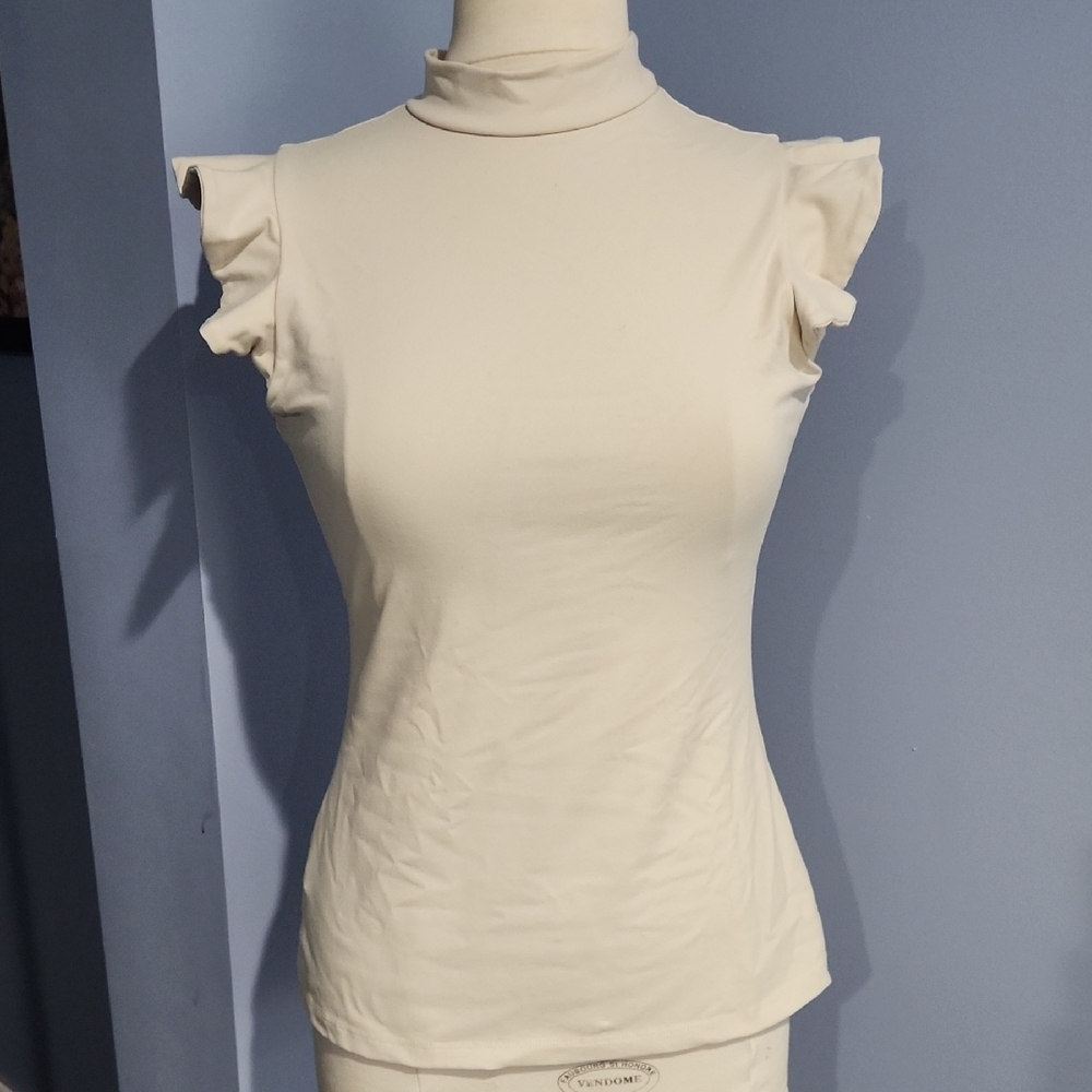 Susana Monaco cream mock neck ruffle sleeve top size medium